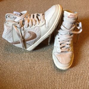 Nike Women's Sneakers in Cream and Brown